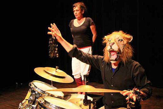 15---page-12-Mezin_2018_theatre_cote_cour_17_18-bulle-WEB-13.jpg