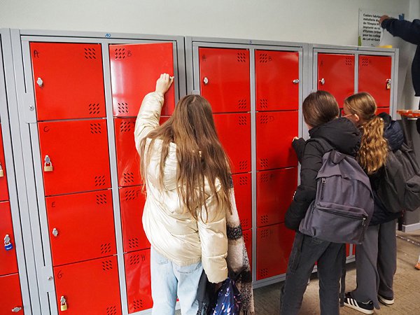80-casiers-dans-10-colleges.JPG