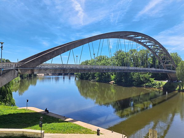 Pont-de-Castelmoron-sur-Lot---Architecture-contemporaine-remarquable800px.jpg